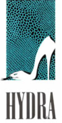 Hydra e.V. Berlin Ein stilisiertes Bild eines hohen Schuhs und einer Schlange auf blauem Hintergrund mit dem Wort "HYDRA" darunter.